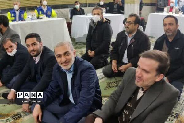 میز خدمت در نماز جمعه رودهن با حضور استاندار و فرماندار
