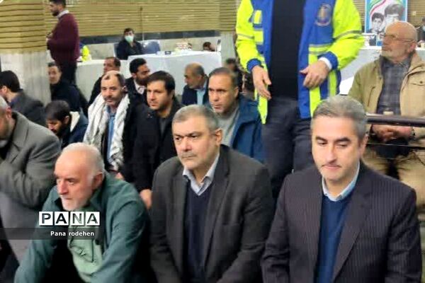 میز خدمت در نماز جمعه رودهن با حضور استاندار و فرماندار