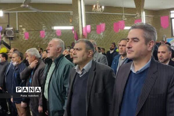 میز خدمت در نماز جمعه رودهن با حضور استاندار و فرماندار