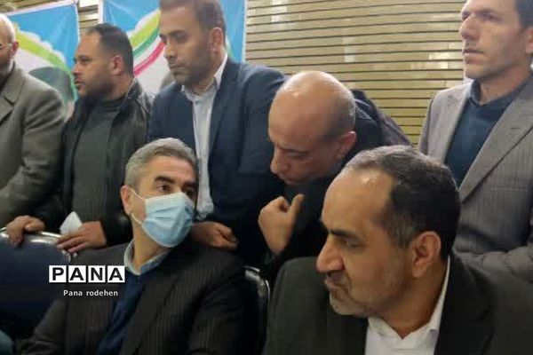 میز خدمت در نماز جمعه رودهن با حضور استاندار و فرماندار