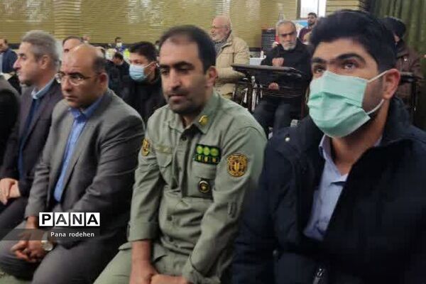 میز خدمت در نماز جمعه رودهن با حضور استاندار و فرماندار