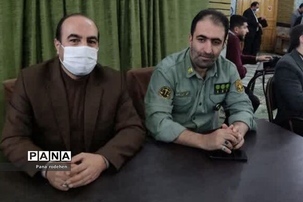 میز خدمت در نماز جمعه رودهن با حضور استاندار و فرماندار