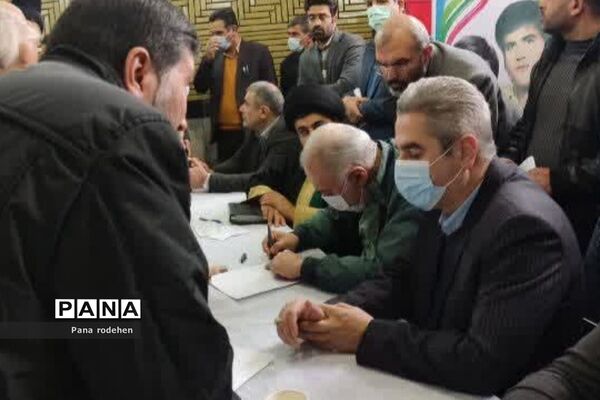 میز خدمت در نماز جمعه رودهن با حضور استاندار و فرماندار