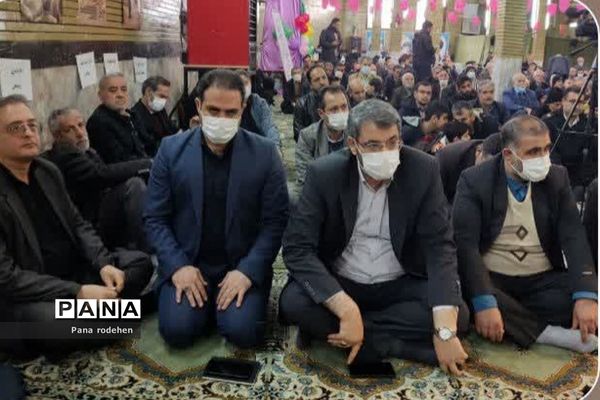 میز خدمت در نماز جمعه رودهن با حضور استاندار و فرماندار