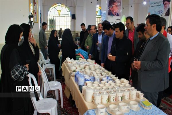 افتتاح نمایشگاه صنایع‌دستی، محصولات خانگی و غذای محلی در ابرکوه