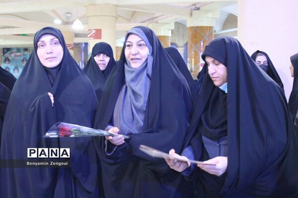 مراسم غبارروبی و عطرافشانی گلزار شهدا در بوشهر