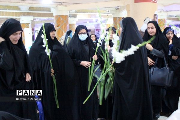 مراسم غبارروبی و عطرافشانی گلزار شهدا در بوشهر