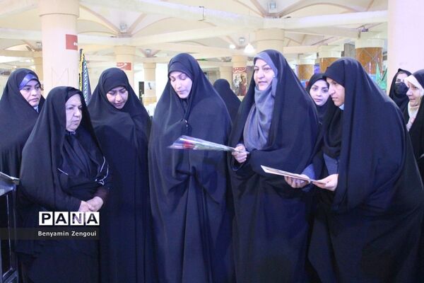 مراسم غبارروبی و عطرافشانی گلزار شهدا در بوشهر
