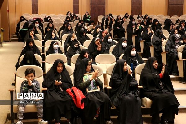 تقدیر از مادران شهدا در دهمین جشنواره اسوه‌های صبر و مقاومت