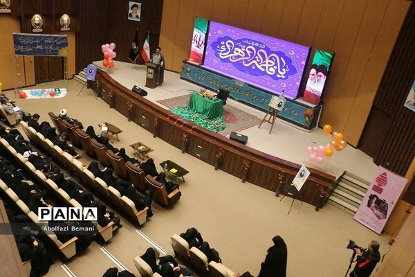 تقدیر از مادران شهدا در دهمین جشنواره اسوه‌های صبر و مقاومت