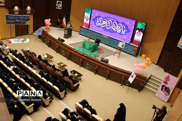 تقدیر از مادران شهدا در دهمین جشنواره اسوه‌های صبر و مقاومت