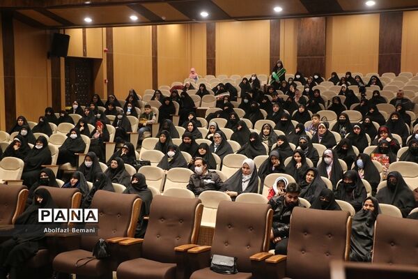 تقدیر از مادران شهدا در دهمین جشنواره اسوه‌های صبر و مقاومت