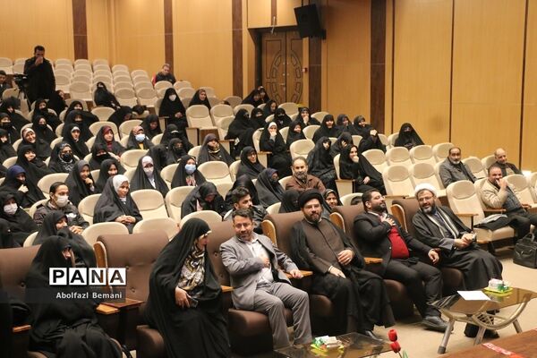 تقدیر از مادران شهدا در دهمین جشنواره اسوه‌های صبر و مقاومت