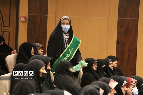 تقدیر از مادران شهدا در دهمین جشنواره اسوه‌های صبر و مقاومت