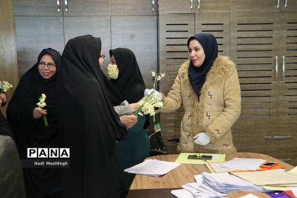 تجلیل از بانوان شاغل در حوزه  اداره‌کل آموزش و پرورش فارس