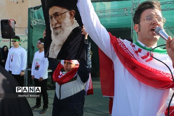 راهپیمایی مردم قم در محکومیت اهانت نشریه فرانسوی به مرجعیت