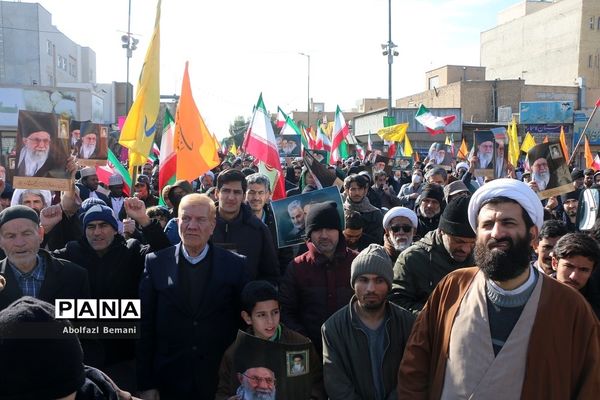 راهپیمایی مردم قم در محکومیت اهانت نشریه فرانسوی به مرجعیت