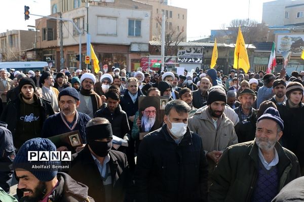 راهپیمایی مردم قم در محکومیت اهانت نشریه فرانسوی به مرجعیت