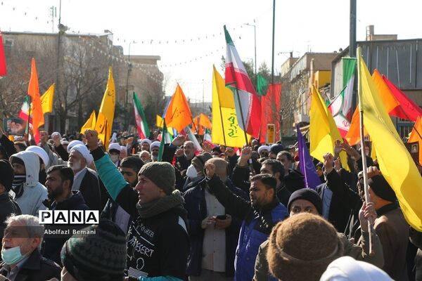 راهپیمایی مردم قم در محکومیت اهانت نشریه فرانسوی به مرجعیت