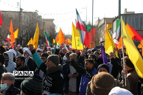 راهپیمایی مردم قم در محکومیت اهانت نشریه فرانسوی به مرجعیت