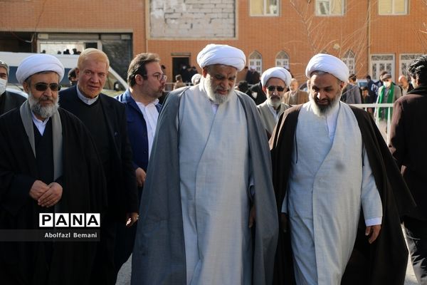 راهپیمایی مردم قم در محکومیت اهانت نشریه فرانسوی به مرجعیت