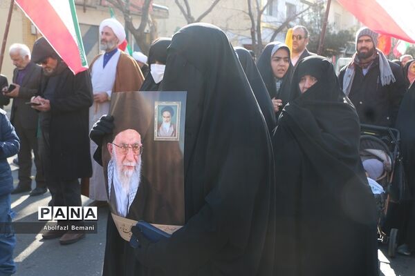 راهپیمایی مردم قم در محکومیت اهانت نشریه فرانسوی به مرجعیت