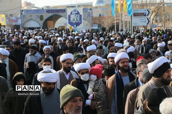 راهپیمایی مردم قم در محکومیت اهانت نشریه فرانسوی به مرجعیت