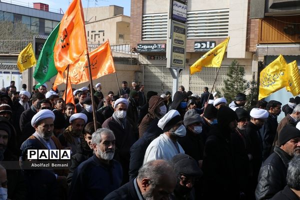 راهپیمایی مردم قم در محکومیت اهانت نشریه فرانسوی به مرجعیت