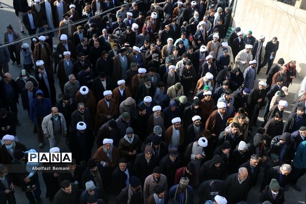 راهپیمایی مردم قم در محکومیت اهانت نشریه فرانسوی به مرجعیت