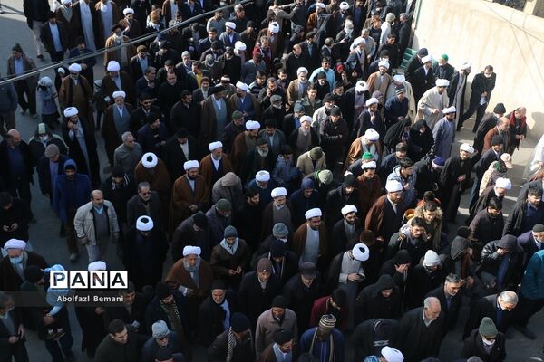 راهپیمایی مردم قم در محکومیت اهانت نشریه فرانسوی به مرجعیت
