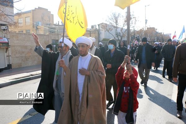 راهپیمایی مردم قم در محکومیت اهانت نشریه فرانسوی به مرجعیت