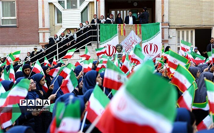 دانش‌آموزان و نسل جدید از اعتقادات قوی ملی و مذهبی برخوردارند