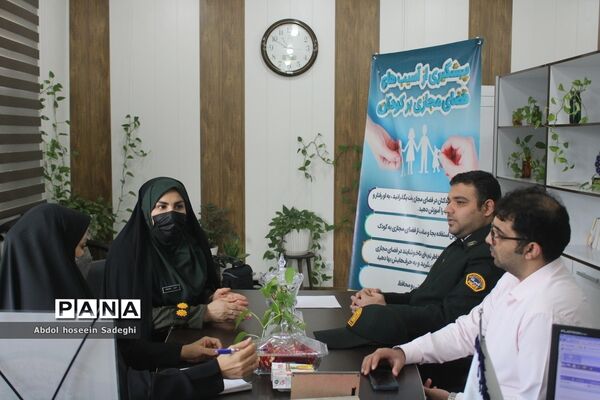 جلسه پیشگیری از آسیب‌های فضای مجازی بر کودکان