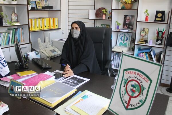 جلسه پیشگیری از آسیب‌های فضای مجازی بر کودکان
