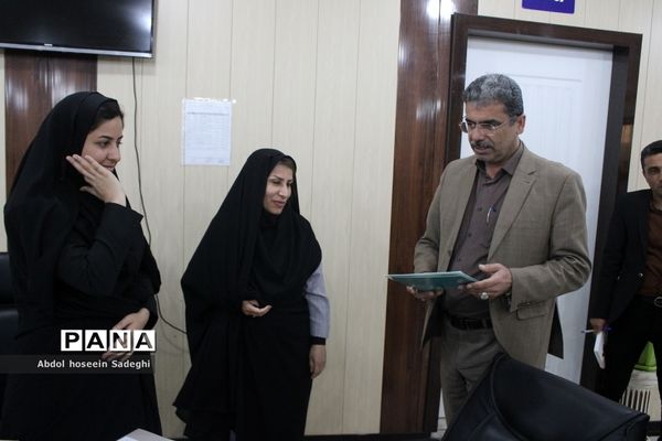 تجلیل از بانوان شاغل در حسابداری اداره‌کل آموزش و پرورش استان بوشهر