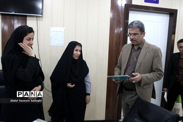 تجلیل از بانوان شاغل در حسابداری اداره‌کل آموزش و پرورش استان بوشهر