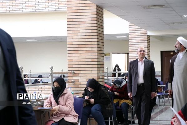 بازدید وزیر علوم از حوزه کنکور دانشگاه قم
