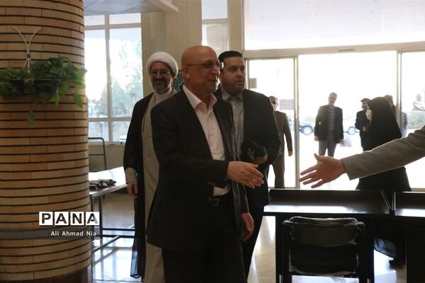 بازدید وزیر علوم از حوزه کنکور دانشگاه قم