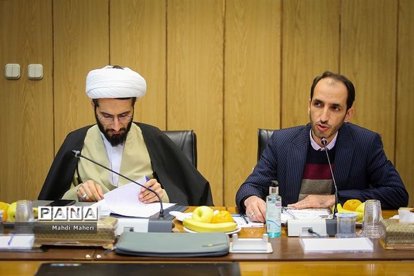 نشست وزیر آموزش‌ و پرورش با رئیس موسسه آموزشی اکو