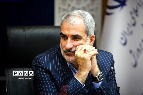 نشست وزیر آموزش‌ و پرورش با رئیس موسسه آموزشی اکو