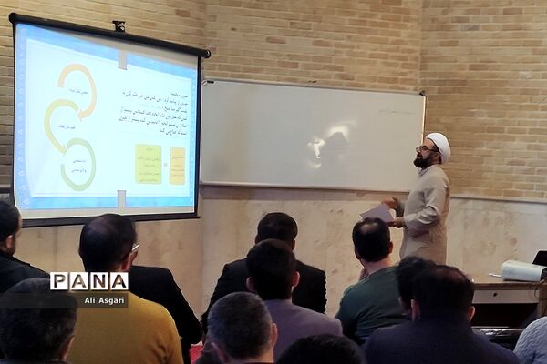 کارگاه آسیب‌ها و ویژگی‌های نوجوان امروزی در حاشیه دوره راه مربی در دماوند