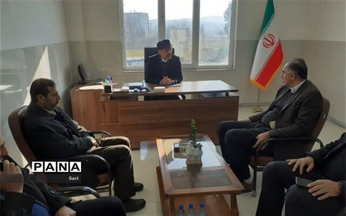 فرماندار ساری دفتر کار خود را به میدان میوه و تره‌بار ساری برد