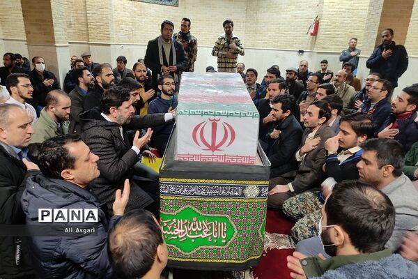 مراسم وداع با پیکر پاک شهید گمنام دفاع مقدس در اردوگاه امام صادق(ع) دماوند