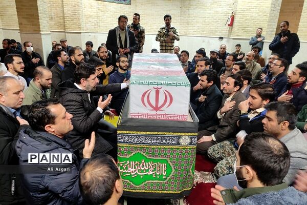مراسم وداع با پیکر پاک شهید گمنام دفاع مقدس در اردوگاه امام صادق(ع) دماوند