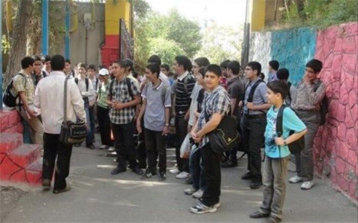 دانش‌آموزان را با سفرهای تربیتی در موقعیت خودسازی قرار می‌دهیم