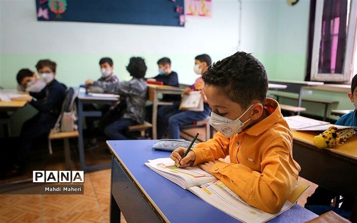 رفع مشکل کمبود داروی سرماخوردگی کودکان؛ مدارس در موج هشتم کرونا تعطیل نمی‌شود