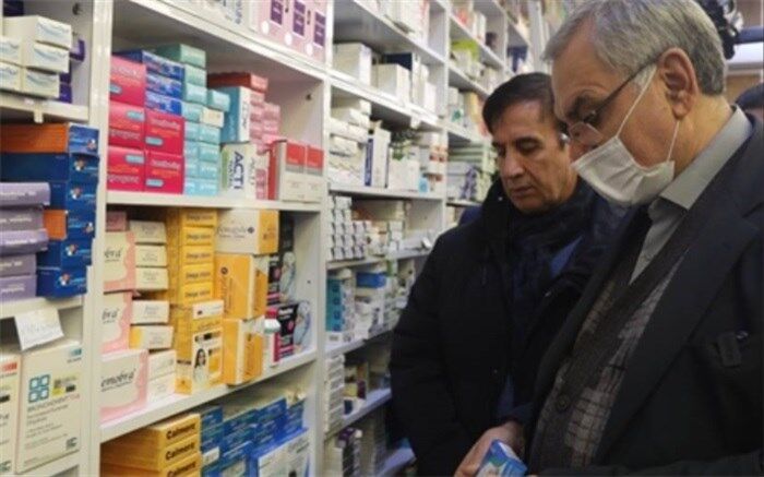 بازدید سرزده وزیر بهداشت از یک داروخانه شبانه‌‎روزی و پایگاه اورژانس