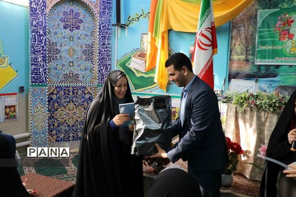 برگزاری مراسم تقدیر از مدیران خادم‌الحسینی  در دبستان موجانی ناحیه 2 شهرری