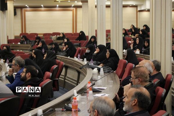 همایش موسسین مدارس غیردولتی استان قم