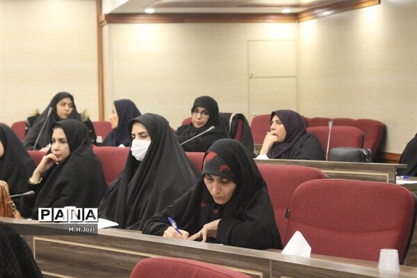 همایش موسسین مدارس غیردولتی استان قم